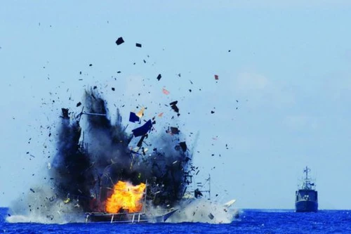 Indonesia đánh chìm tàu cá Trung Quốc đánh bắt trái phép