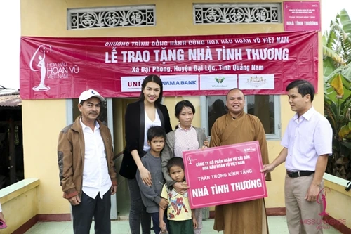 Á hậu Lệ Hằng trao tặng 3 nhà tình thương tại quê nhà Quảng Nam