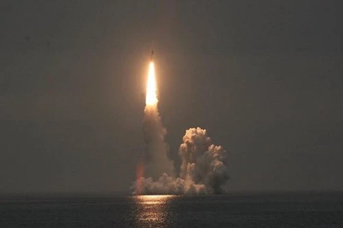 Nga phóng thành công tên lửa đạn đạo Bulava từ tàu ngầm hạt nhân