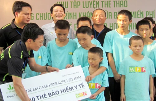 Quỹ “Gia đình Herbelife” hỗ trợ Trung tâm Nhân đạo Hòa Bình