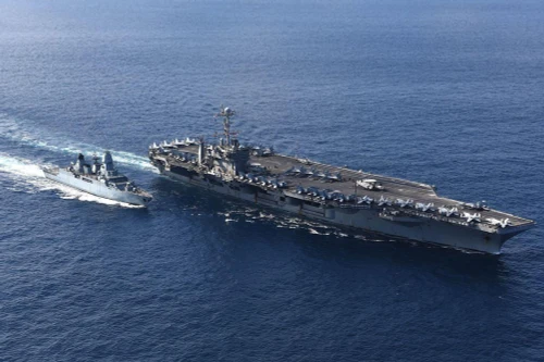 [ẢNH] Tổng thống Trump ngăn chặn loại biên tàu sân bay đang làm Iran lo sợ