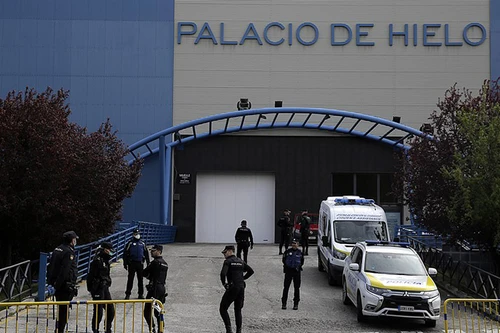 Trưng dụng sân băng làm nhà xác, Tây Ban Nha kêu gọi NATO hỗ trợ chống dịch Covid-19