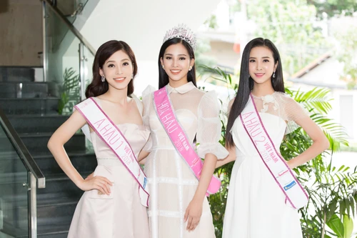 Hoa hậu Tiểu Vy bị "tắt tiếng" vì lịch trình giao lưu dày đặc