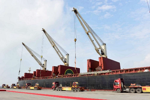 Xuất khẩu lô hàng 12.000 tấn tôn thành phẩm đi châu Âu