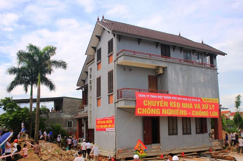 "Thần đèn" di dời biệt thự nặng 800 tấn