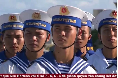 Xúc động lễ chào cờ Tổ quốc ở Trường Sa với lời thề sắt son nơi đầu sóng