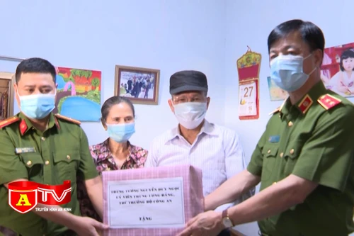 Động viên cán bộ, chiến sỹ nỗ lực, tận tụy trong công việc