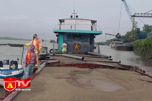 Tuần tra kiểm soát, bắt giữ tàu hút trộm cát trên sông Hồng