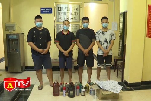 Triệt phá ổ nhóm tín dụng đen chuyên đổ chất bẩn để đòi nợ