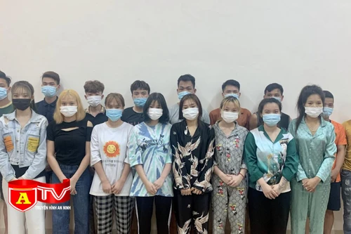 Giữa dịch bệnh, hàng chục thanh niên sử dụng ma túy trong quán hát