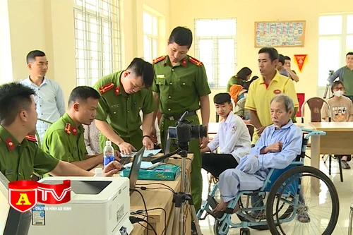 Lực lượng công an xã đóng góp tích cực đẩy nhanh tiến độ cấp căn cước công dân