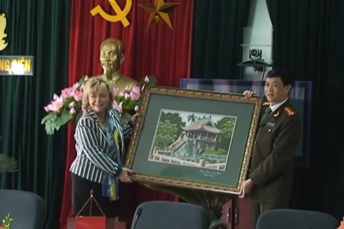 Bộ trưởng Tư pháp Thụy Điển thăm và làm việc tại CAQ Long Biên