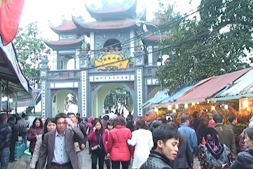 Rộn ràng đi lễ đầu năm