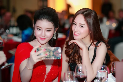 Mai Phương Thuý "cởi mở" vòng 1, đọ sắc với Huyền My