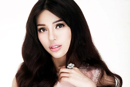 Khả Trang bất ngờ tham gia cuộc thi Miss Eco Universe 2016