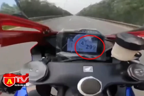 Chạy mô tô với tốc độ gần 300km/h trên Đại lộ Thăng Long, bị phạt hơn 10 triệu đồng