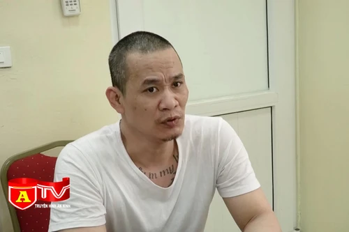 Tự tưới xăng lên người dọa phóng hỏa vì mâu thuẫn với ban quản lý chung cư