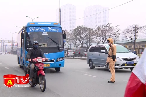 Xử lý nhiều xe khách vi phạm tại khu vực bến xe