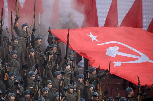 Moscow tái hiện cuộc duyệt binh hào hùng năm 1941 và kỷ niệm 100 năm Cách mạng Tháng Mười Nga