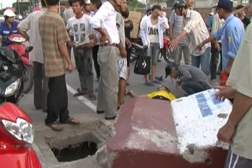 Tai nạn thương tâm từ hố ga mất nắp 