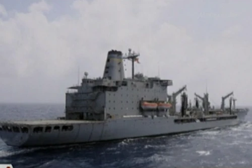Chiến hạm Mỹ nổ súng trên vịnh Ba Tư