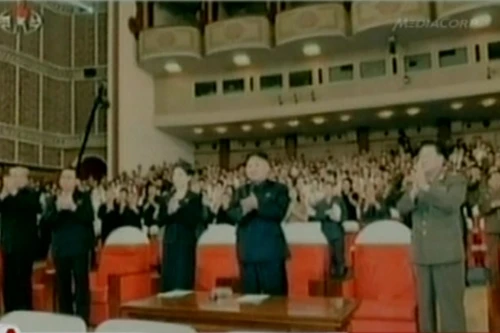 Ông Kim Jong-un xem chuột Mickey biểu diễn