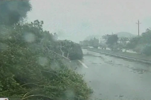 Bão Vincente tràn vào miền Nam Trung Quốc