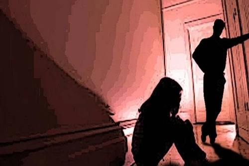 Bé gái 15 tuổi bị 7 thanh niên hiếp dâm tập thể