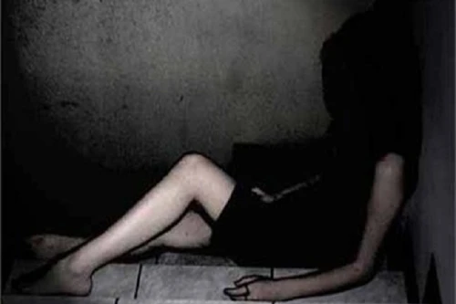 Bé gái lớp 10 bị bắt cóc và lạm dụng tình dục