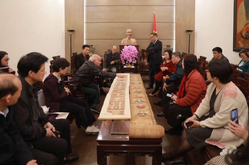 Bảo tàng Mỹ thuật Việt Nam tiếp nhận hai bức tranh cổ quý hiếm 