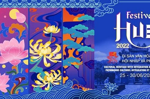 Hoa mai, sen, cúc, tùng chiếm chủ đạo trong poster của Festival Huế 2022