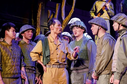 Công diễn vở kịch nói "Đêm trắng"