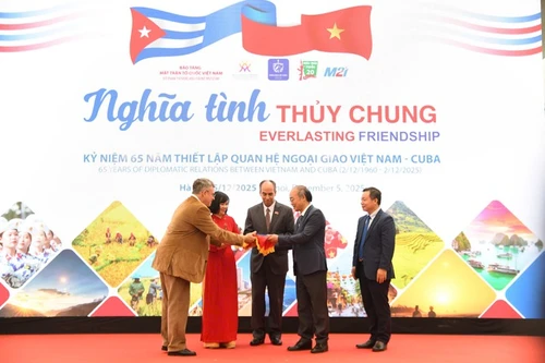 Dấu ấn 65 năm quan hệ Việt Nam – Cuba qua triển lãm “Nghĩa tình thủy chung”