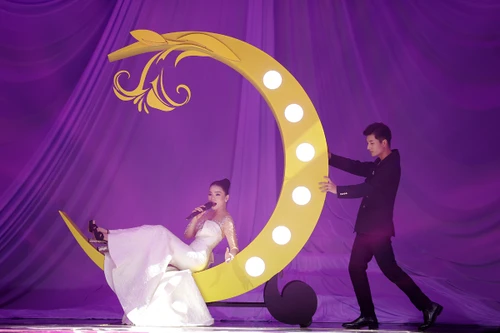 Lệ Quyên tỏa sáng trong trang phục của NTK Hoàng Hải