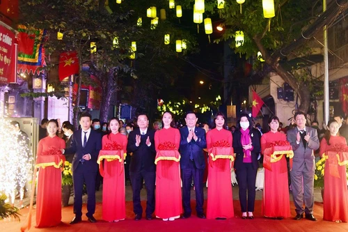 Không gian mở rộng phố đi bộ Hồ Gươm chính thức đi vào hoạt động