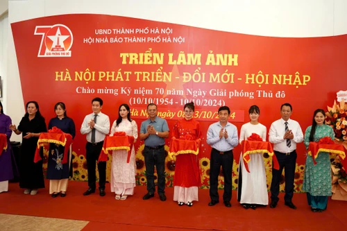 Khai mạc triển lãm ảnh "Hà Nội phát triển - đổi mới - hội nhập"