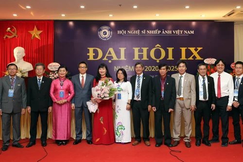 Bà Trần Thị Thu Đông đắc cử Chủ tịch Hội Nghệ sĩ Nhiếp ảnh Việt Nam