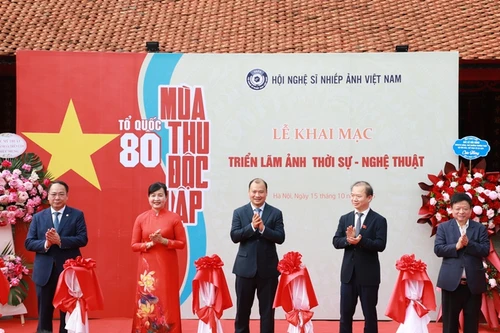 Trưng bày 200 bức ảnh tiêu biểu "Tổ quốc - 80 mùa thu độc lập"