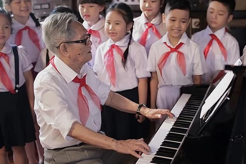 Ra mắt hồi ký của nhạc sĩ "Ai yêu Bác Hồ Chí Minh hơn thiếu niên nhi đồng"