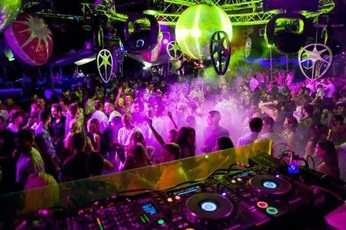 Có thể mở lại karaoke, vũ trường tuỳ theo cấp độ dịch từng địa phương