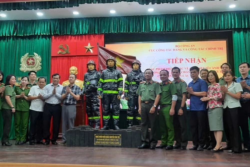 Tiếp nhận tác phẩm điêu khắc về các liệt sĩ Cảnh sát PCCC và CNCH