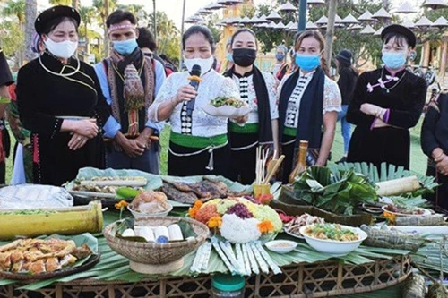 Đón năm mới 2022 tại Làng Văn hóa - Du lịch các dân tộc Việt Nam 