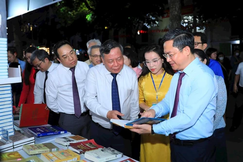 Khai mạc Hội sách Hà Nội 2025 tại phố đi bộ Hồ Gươm