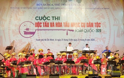 1.000 nghệ sĩ thi độc tấu và hòa tấu nhạc cụ dân tộc