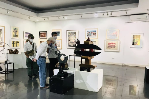 Vì Covid-19, triển lãm đồ họa, điêu khắc, mỹ thuật ứng dụng diễn ra trong lặng lẽ 