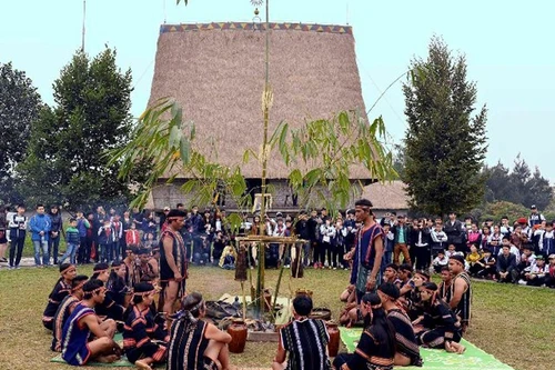 Chuỗi hoạt động "Theo dấu chân Người" tại Làng Văn hóa - Du lịch các dân tộc Việt Nam