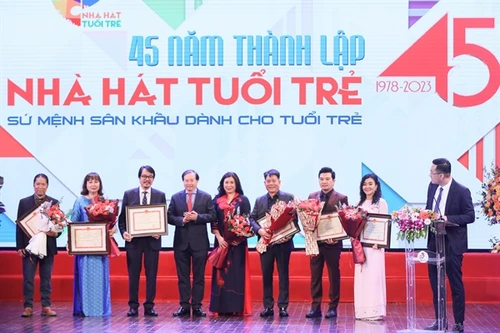 Nhà hát Tuổi trẻ kỷ niệm 45 năm thành lập