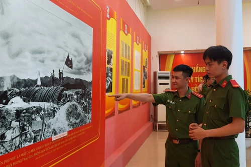 Trưng bày 150 tư liệu, hình ảnh tại triển lãm "Chiến dịch Điện Biên Phủ - Quyết định lịch sử"