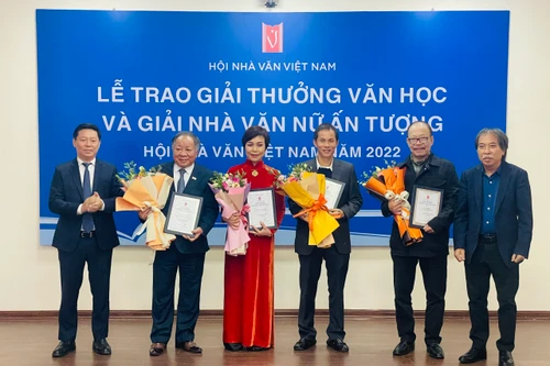 Trao giải thưởng Hội Nhà văn Việt Nam năm 2022 và giải Nhà văn nữ ấn tượng
