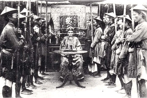 Chuyện thưởng - phạt ở triều Nguyễn (1802 - 1945) 